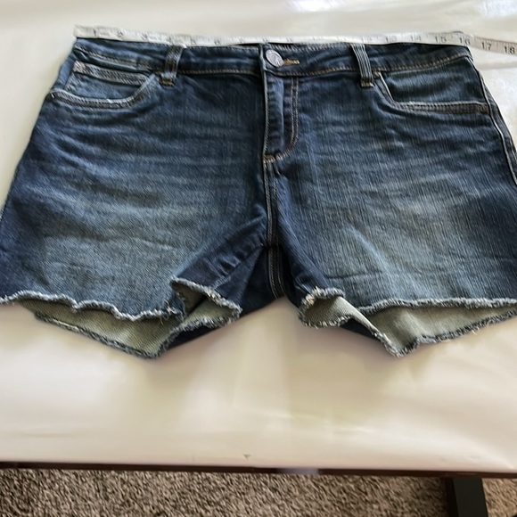 Kut From The Kloth Gidget Fray Short Mid Rise Size 8 - Picture 4 of 16